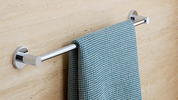 Ein Handtuch auf einer Handtuchstange