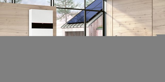 Ein Holzhaus mit einer Photovoltaikanlage und einem E-Auto und einer Wallbox von Vissmann